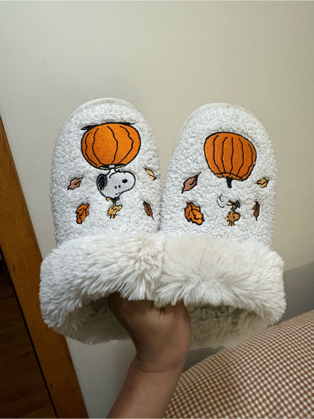 Women’s White Fleece Slippers with Orange Pumpkin Snoopy Design Size M/L